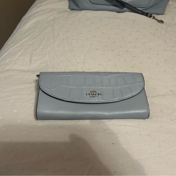 Coach handbag and matching wallet - Picture 2 of 9